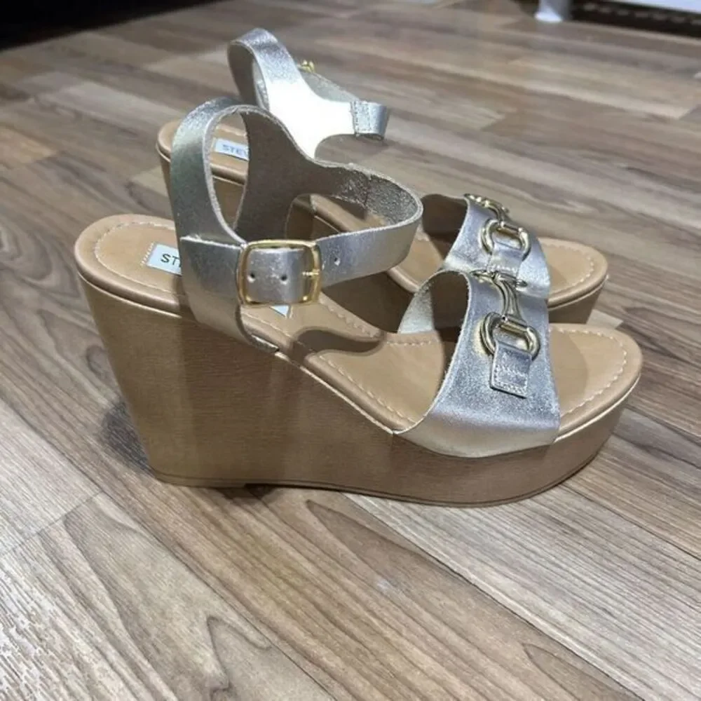 Steve Madden Women's Buckle Bit Ankle Strap Wedge‎ Heel Sandals Silver Size 7